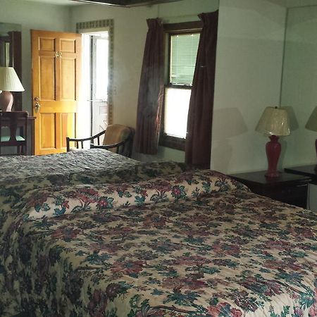 Olde Court Inn Wheeling Экстерьер фото