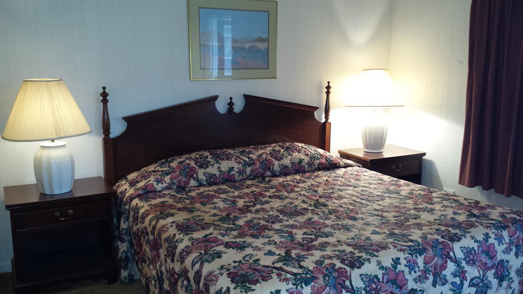 Olde Court Inn Wheeling Номер фото