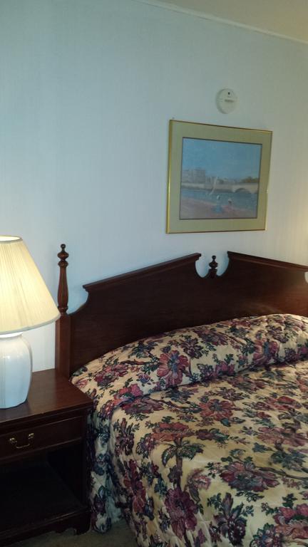 Olde Court Inn Wheeling Номер фото