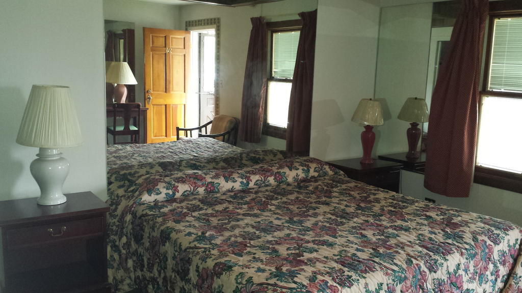 Olde Court Inn Wheeling Экстерьер фото