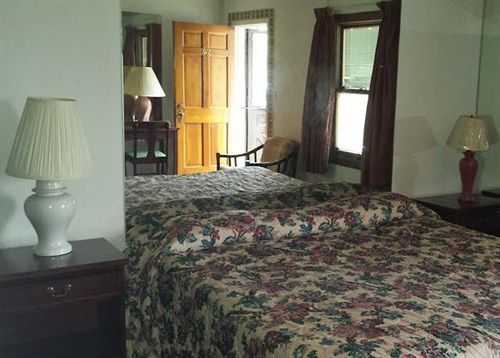 Olde Court Inn Wheeling Экстерьер фото